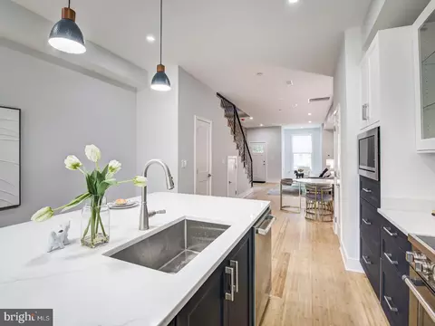 Entry Way - 631 12th St NE, Washington, DC 20002 photo 4 of 11