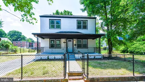 5325 B St SE, Washington, DC 20019