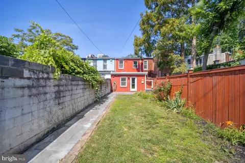 Exterior - 334 11th St SE, Washington, DC 20003 photo 3 of 5