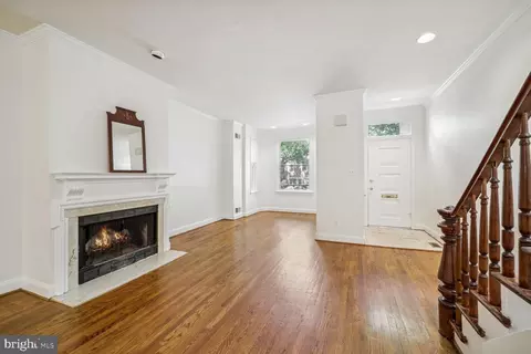 Living - 334 11th St SE, Washington, DC 20003 photo 3 of 4