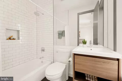 Bath - 1116 P St NW #C, Washington, DC 20005 photo 4 of 4