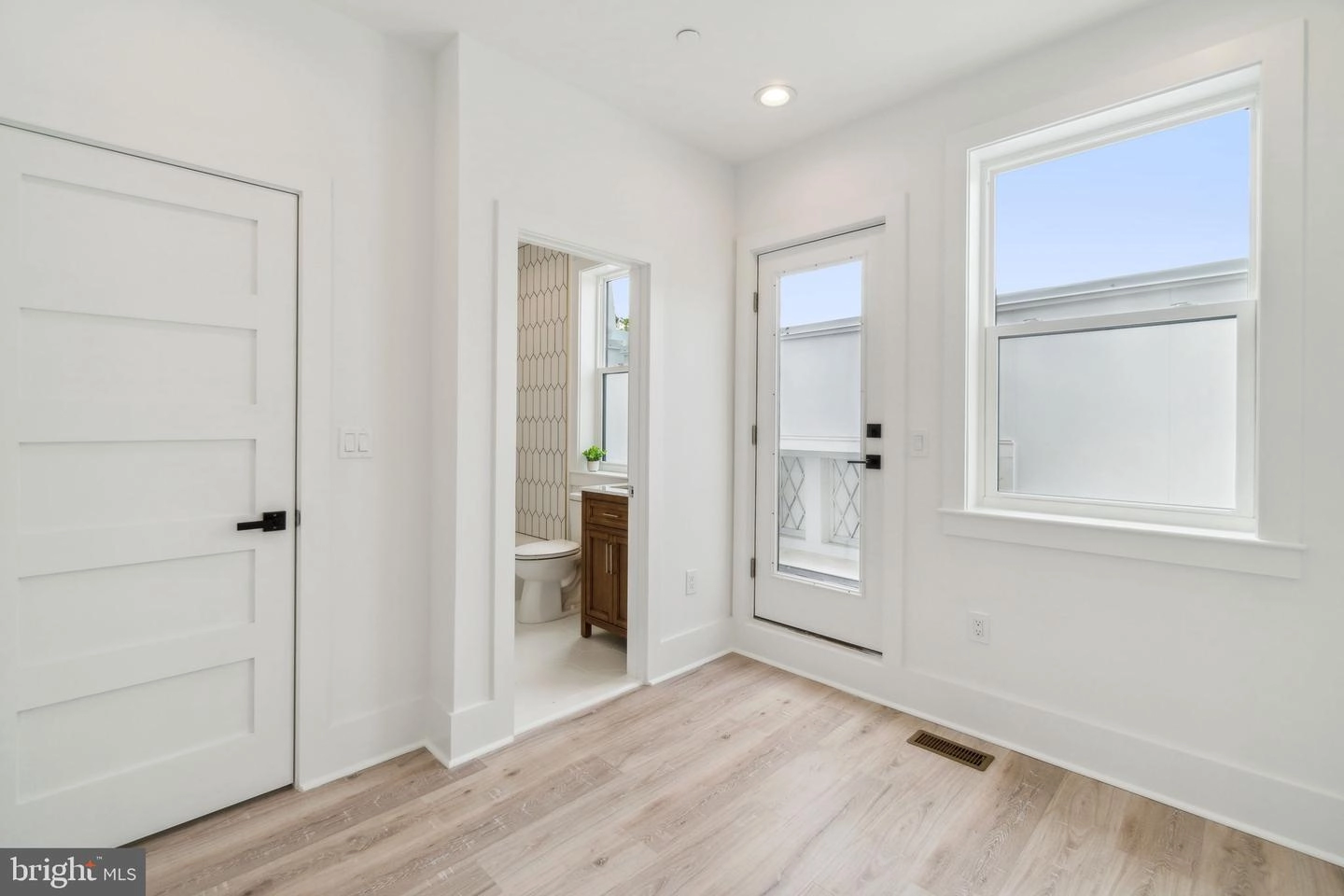 163 U St NE #2, Washington, DC 20002 photo 23