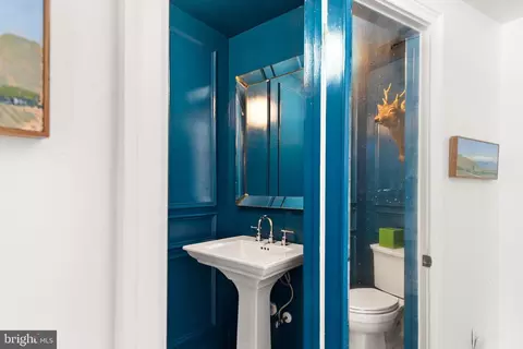 Bath - 647 14th Pl NE, Washington, DC 20002 photo 1 of 2