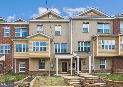 5018 C St SE, Washington, DC 20019