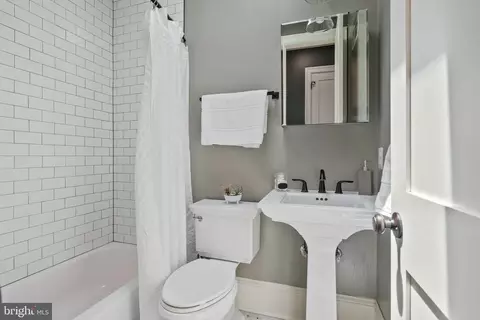 631 F St NE, Washington, DC 20002 photo 27