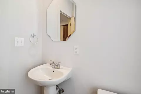 314 I St SE, Washington, DC 20003 photo 28