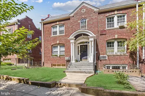 2520 41st St NW #3, Washington, DC 20007