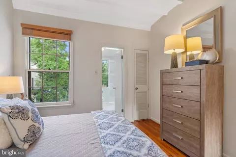 702 9th St SE, Washington, DC 20003 photo 8