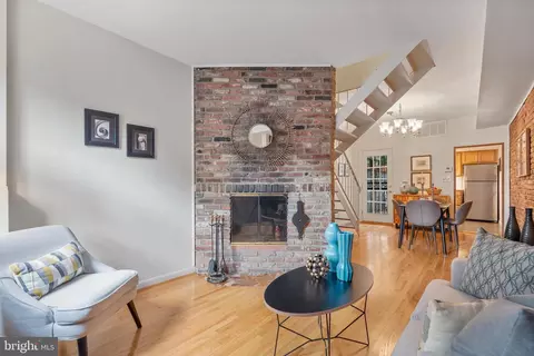 702 9th St SE, Washington, DC 20003