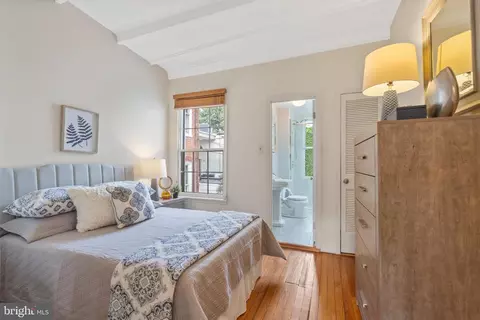 702 9th St SE, Washington, DC 20003 photo 7