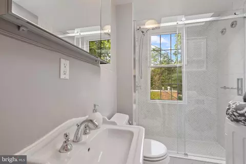 702 9th St SE, Washington, DC 20003 photo 11