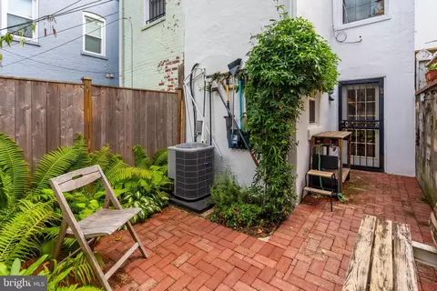 702 9th St SE, Washington, DC 20003 photo 18