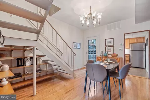702 9th St SE, Washington, DC 20003 photo 3