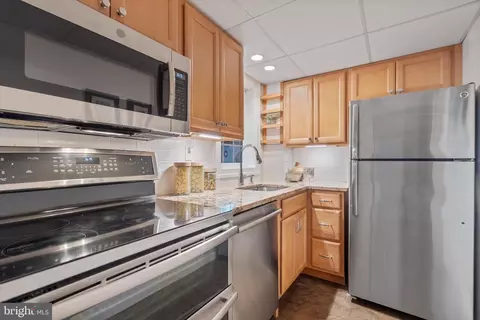702 9th St SE, Washington, DC 20003 photo 5