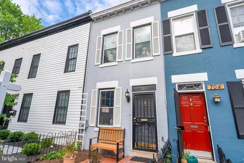 702 9th St SE, Washington, DC 20003 photo 2