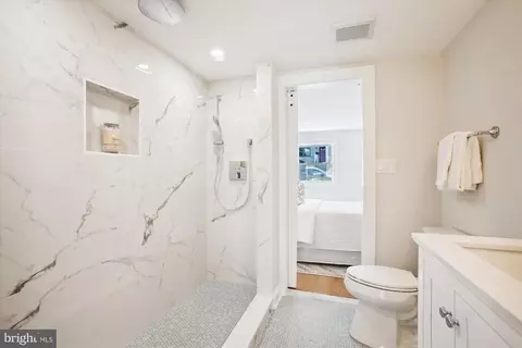 Bath - 1306 Staples St NE, Washington, DC 20002 photo 6 of 6