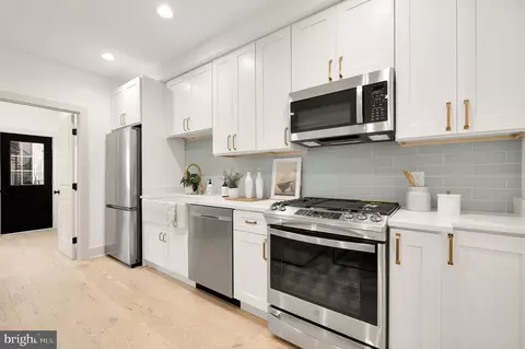 1114 Penn St NE #1, Washington, DC 20002 photo 8