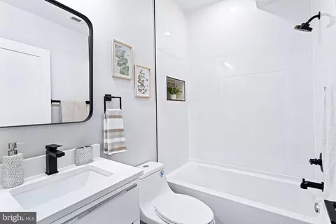 2209 M St NE #11, Washington, DC 20002 photo 14