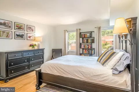 Bedroom - 920 I St SE, Washington, DC 20003 photo 3 of 6
