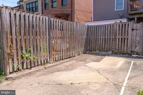 Exterior - 920 I St SE, Washington, DC 20003 photo 4 of 4