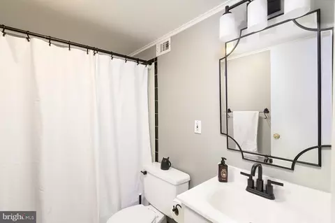 Bath - 920 I St SE, Washington, DC 20003 photo 1 of 2