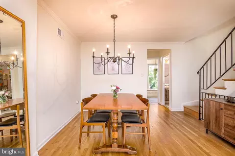 Dining - 920 I St SE, Washington, DC 20003 photo 3 of 4