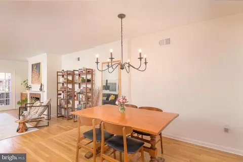 Dining - 920 I St SE, Washington, DC 20003 photo 2 of 4
