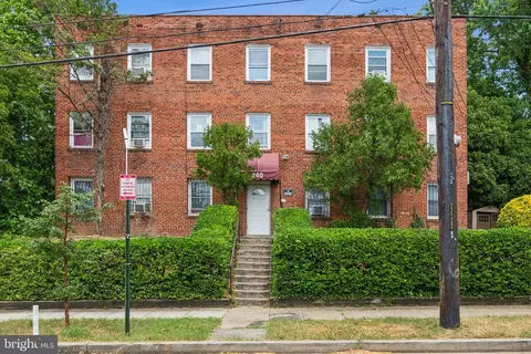 240 34th St SE, Washington, DC 20019