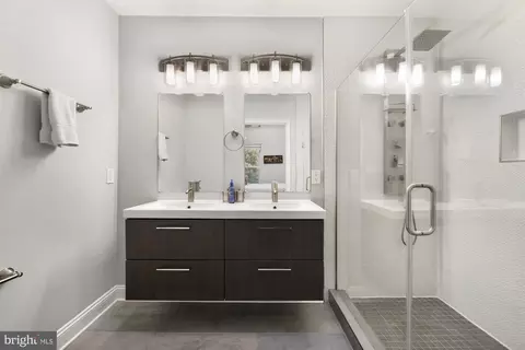 219 14th St SE, Washington, DC 20003 photo 18