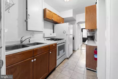 Entry Way - 524 25th Pl NE, Washington, DC 20002 photo 2 of 3