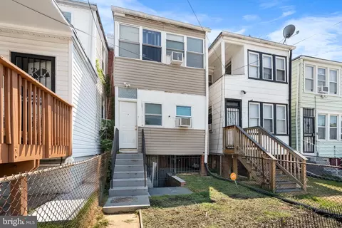 Exterior - 524 25th Pl NE, Washington, DC 20002 photo 3 of 4