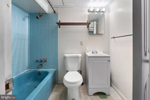 Bath - 524 25th Pl NE, Washington, DC 20002 photo 2 of 2
