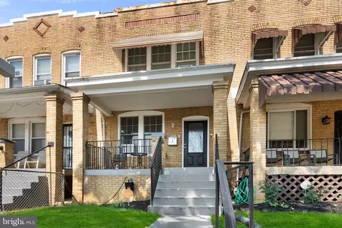 Exterior - 524 25th Pl NE, Washington, DC 20002 photo 1 of 4
