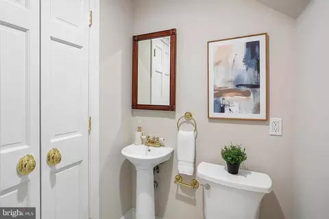 304 C St NE, Washington, DC 20002 photo 19