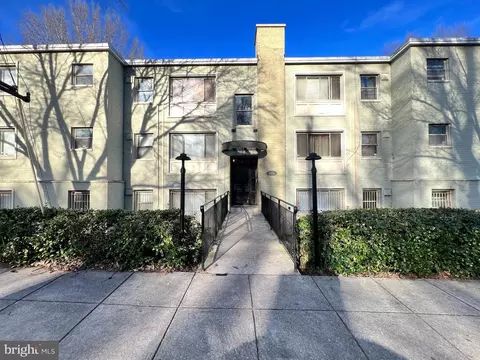 2844 Hartford St SE #302, Washington, DC 20020
