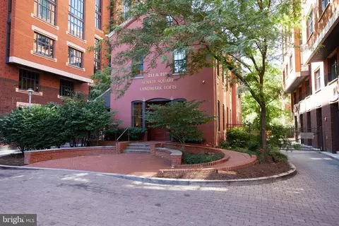 215 I St NE #1B, Washington, DC 20002