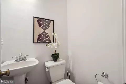77 U St NW #UPPER, Washington, DC 20001 photo 10