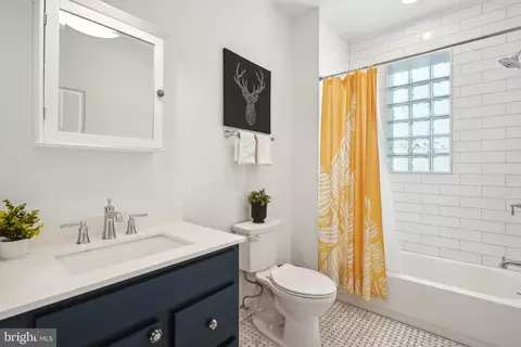 77 U St NW #UPPER, Washington, DC 20001 photo 22