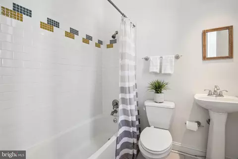 77 U St NW #UPPER, Washington, DC 20001 photo 15