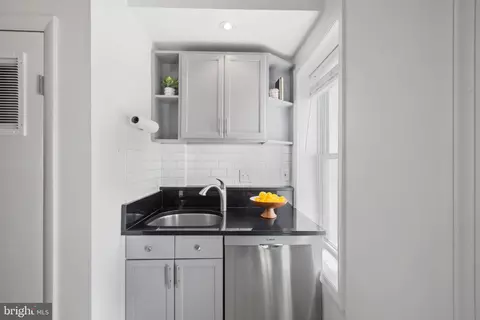 605 Acker Pl NE, Washington, DC 20002 photo 13