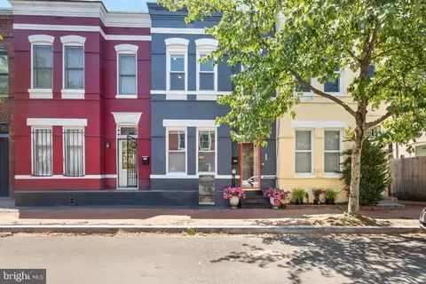 605 Acker Pl NE, Washington, DC 20002