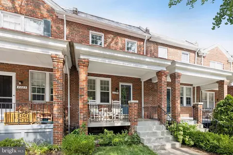 2221 39th Pl NW, Washington, DC 20007