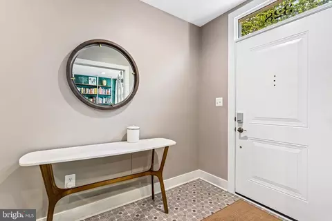 328 I St SE, Washington, DC 20003 photo 3