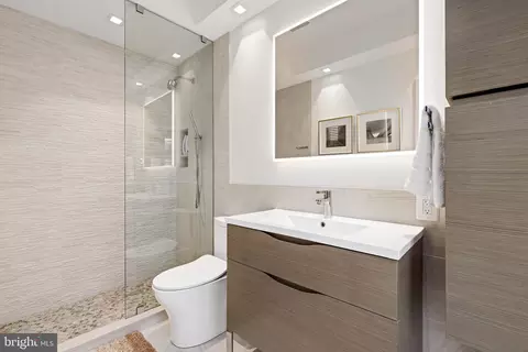 328 I St SE, Washington, DC 20003 photo 26