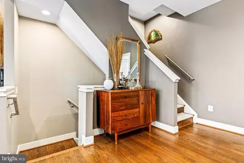 328 I St SE, Washington, DC 20003 photo 6