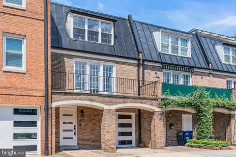 609 6th Pl SW, Washington, DC 20024