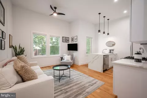 317 3rd St SE #32, Washington, DC 20003 photo 2