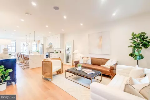 244 10th St SE, Washington, DC 20003 photo 4