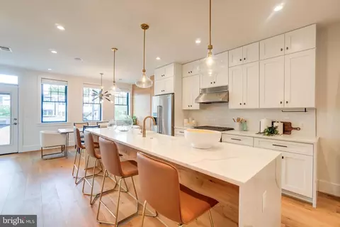 244 10th St SE, Washington, DC 20003 photo 6