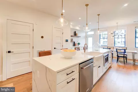 244 10th St SE, Washington, DC 20003 photo 9